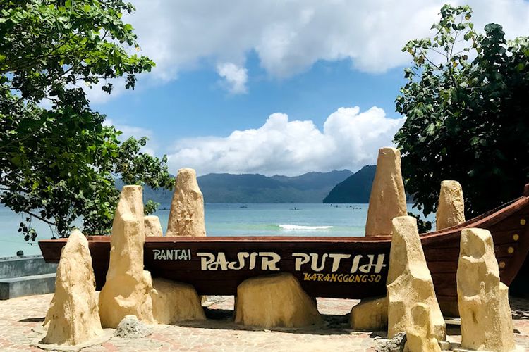 Keindahan Pantai di Kabupaten Trenggalek yang Menawan